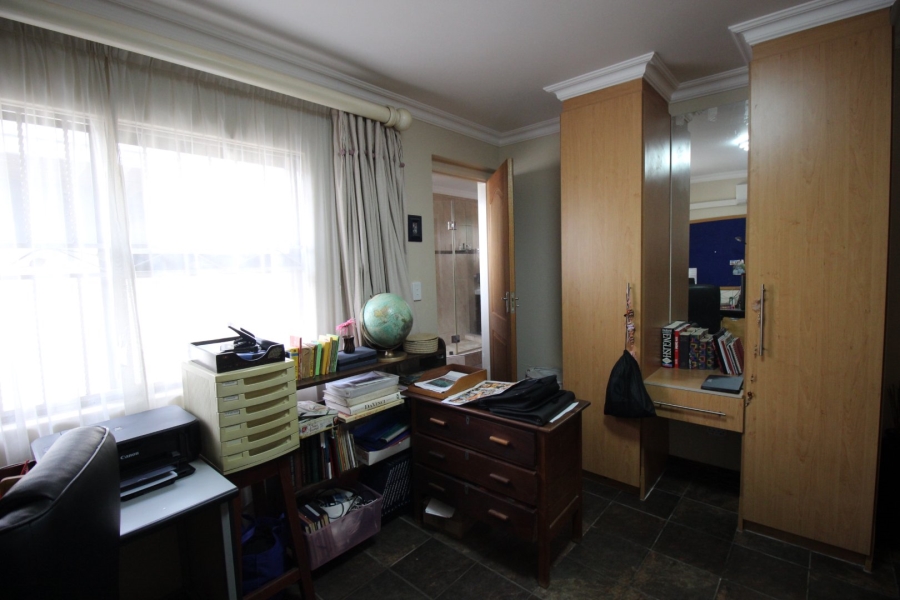 4 Bedroom Property for Sale in Lake Deneysville Free State